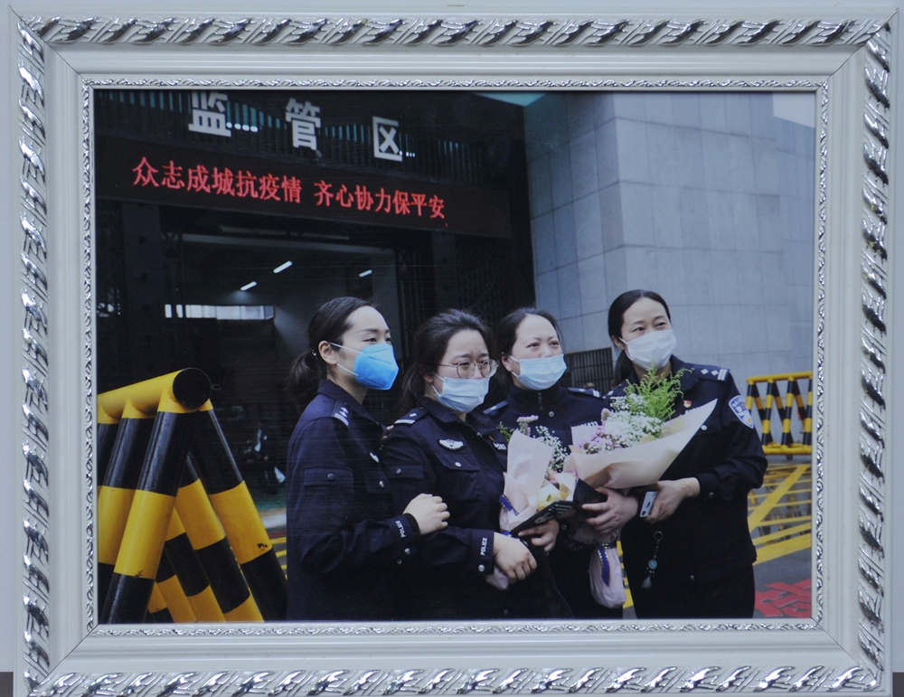 摄影纪实类《休戚与共》湖南省女子监狱 赵海霞.JPG