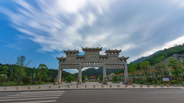 專題稿件/不顯示 正文雲陽國家森林公園位於茶陵縣城西2.