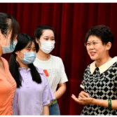 习近平的小康故事|“努力让人民群众在每一个司法案件中感受到公平正义”