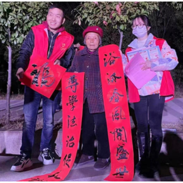 湖南：“法治年货”迎新春 大学生“送法下乡”进行时