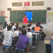 法治之光点亮乡村课堂：大学生与乡村学生的“普法之约”