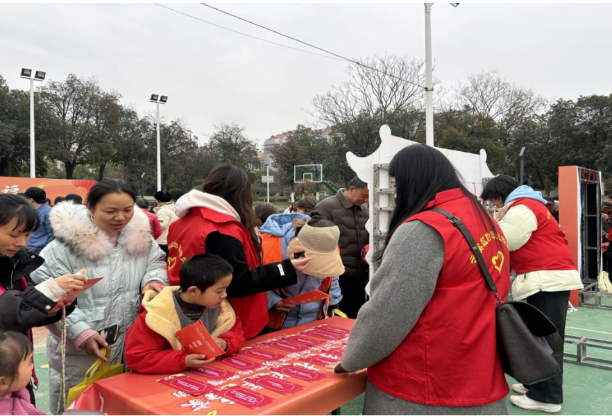岳阳市云溪区司法局：云溪“法”味闹新春，青年送“典”入社区