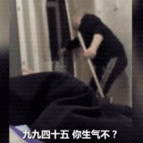 太难了！“80后”爸爸辅导功课气炸！一怒之下点燃娃的作业本