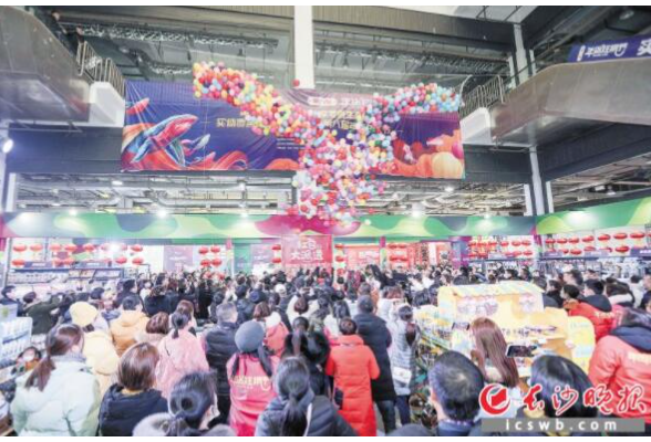 长沙首场年货节拉开帷幕 品牌餐馆年夜饭席位已所剩无几