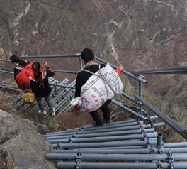 四川大凉山:搬进新居 告别天梯与悬崖