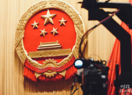 时政新闻眼丨特殊时期的全国两会，立起中国笃定前行的路标