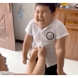 小脸都在使劲！终于等到开学，可校服却……