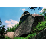 组图｜七旬老人独闯虎形山奇石迷宫