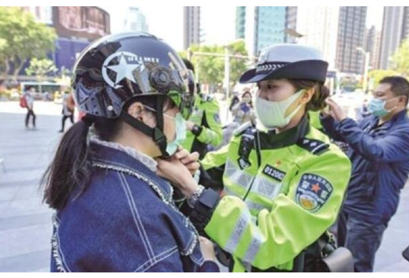 骑车不戴安全头盔？那可不行