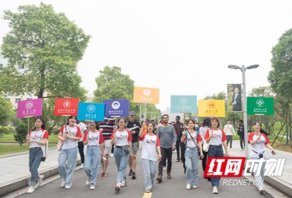 80余名国际学生齐聚湖南中医药大学体验中医药文化