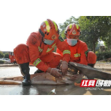 “湘豫”在一起｜连轴转排涝三天，“1号排涝员”吃饭后靠着树秒睡