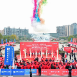 缅怀毛主席奋进新征程 “薪火传承·中国健康跑”韶山总决赛鸣枪开跑