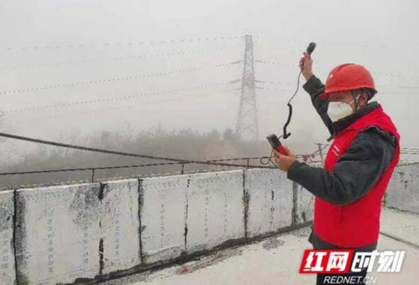 迎峰度冬｜风雪中，娄底供电的“老少搭档”坚守在观冰哨