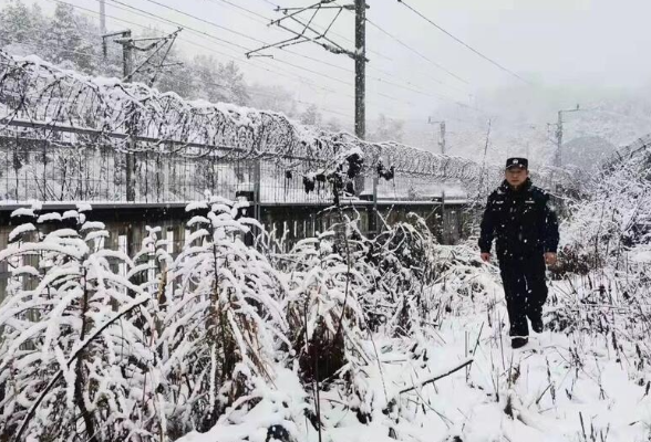 斗严寒保春运，他们是最美“雪警”