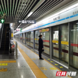 大雪天气致列车晚点 长沙交通连夜转运到站旅客近8000人