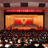 政府工作报告里的“民政”丨健全社会救助体系提高困难群体救助标准