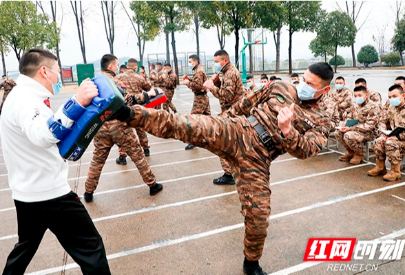 天门山下练兵忙 武警张家界支队创新手段打造过硬教练员队伍