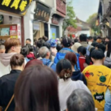 热门景区打卡，你会选择特种兵式旅行吗？