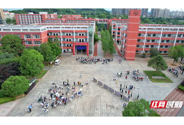 长沙新太安社区：志愿护考再接力 青春之花向阳开