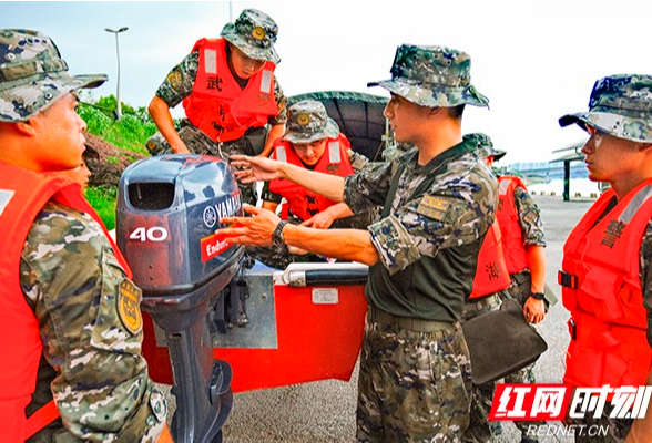 检验部队应急救援能力 武警湖南总队某部开展抢险救援演练