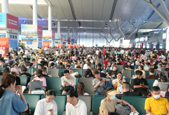 广铁暑运累计发送旅客破亿人次 本周末加开夜间高铁4列
