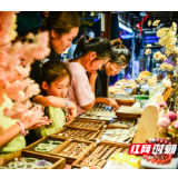 组图丨夏日“夜经济”映出城市“烟火气”