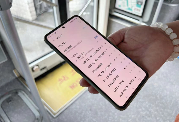 又一项便民新举措！长沙公交开始推行免费WIFI和充电服务