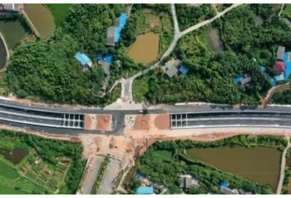 湖南省重点建设项目、十大基础设施项目、十大产业项目超额完成年度投资计划……