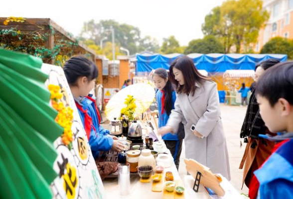 “一朵桂花”撬开教师成长赋能密码 长沙校本研修走进仰天湖桂花坪小学