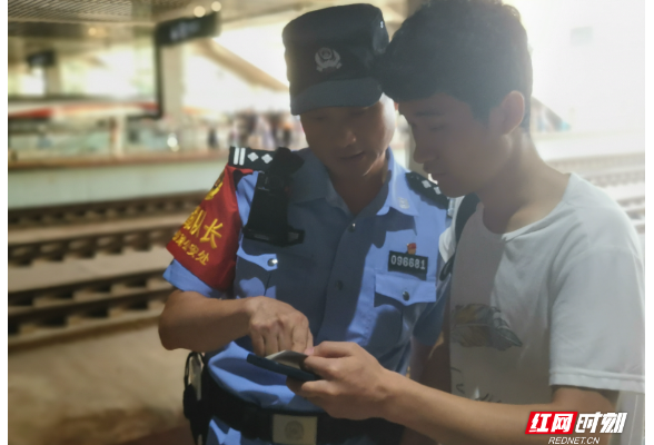 长沙南站派出所执勤队长钟亚：平安暑运的守护者
