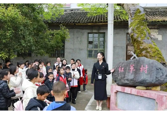 “红色足迹”暑期见习营｜江永县：对事实孤儿的爱，正在志愿者间流淌