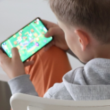 给孩子手机,不妨先立这三条标准