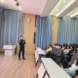 青春当有为!金牌讲解员韩琦母校传经,为学弟学妹点亮职业信仰