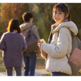 高校文创羽绒服为何频频出圈