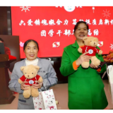 “C 位反转”！长沙商贸旅游职院学子为校园默默付出者递上暖心礼