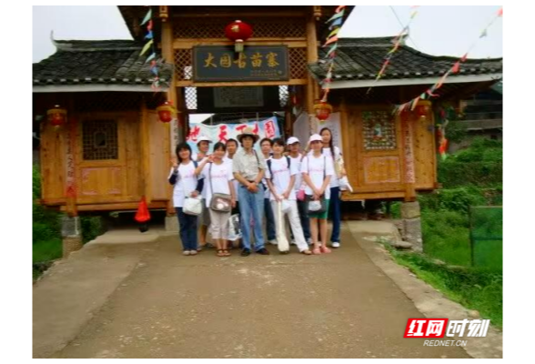 合拍的00后·三下乡｜一场跨越十六年的传承接力：长理师生苗寨解锁非遗传承的青春密码