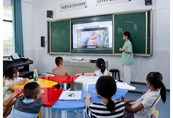 合拍的00后·三下乡丨安全大闯关！衡师学子为留守儿童安全“充电”