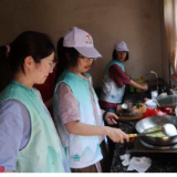 合拍的00后·三下乡｜湖南信息学院学子为五保老人烹制“暖心餐”