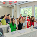 合拍的00后·三下乡丨趣味游戏练专注 童心课堂播“心”种