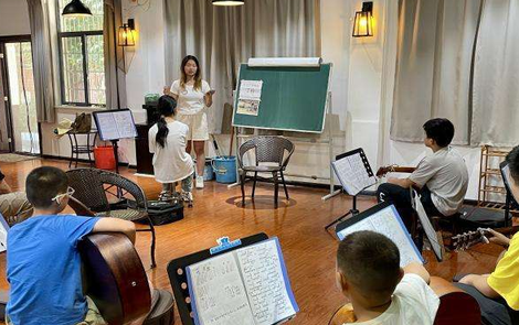 “艺”堂课堂，播种红色美育