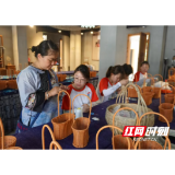 合拍的00后·三下乡丨一针一线凝匠心，千丝万缕续文脉