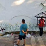 合拍的00后·三下乡｜女书“跃”上乡村墙 墙绘课堂激活非遗传承