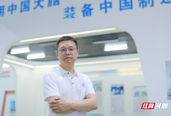 2025年全国“最美教师”欧阳陵江：23 年扎根职教，以“指南者” 之心育匠才