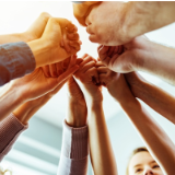 “专业+产业”精准对接培养人才