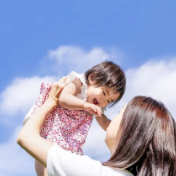 每日一题丨孩子爱唱歌，家长想让学英语，该怎么沟通？