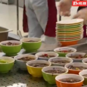 中南大学“万人食堂”有多好吃？跟着镜头一探究竟！