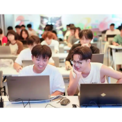 开公司“交作业”、投资人当考官……AI时代大学创业课悄悄变了
