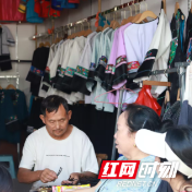 一针一线数十载,湘西六旬苗绣娘守艺盼新生