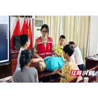 安全科普进乡村 湘潭大学实践团为乡村孩童筑牢暑期安全防线