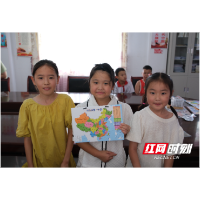 湖南第一师范学院 “艺润会溪” 实践团开设趣味地理公益课堂